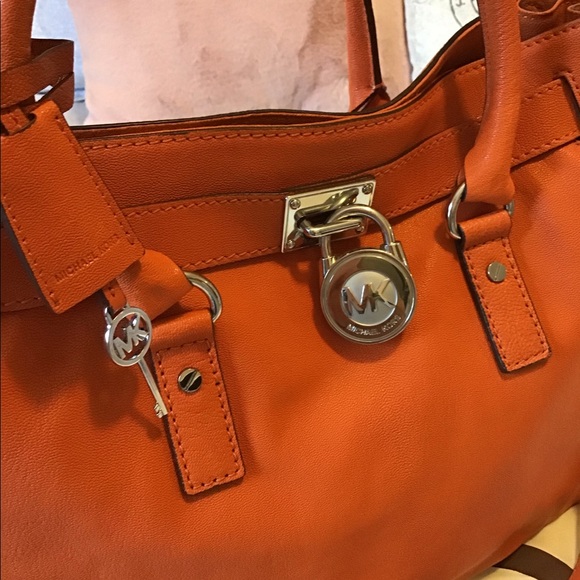 SOLD!Michael Kors- Hamilton Bag - Picture 3 of 8